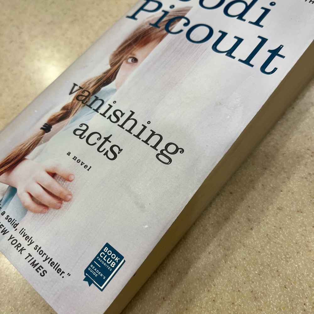 Jodi Picoult "Vanishing Acts" Paperback Book - White & Blue Cover - Picture 3 of 3